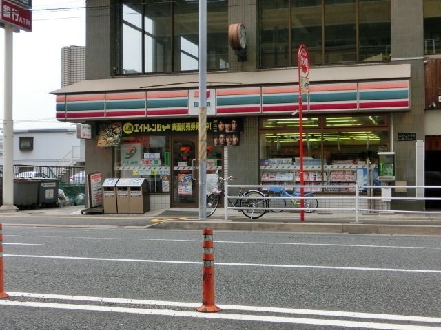 コンビニ　セブンイレブン（コンビニ）まで230m