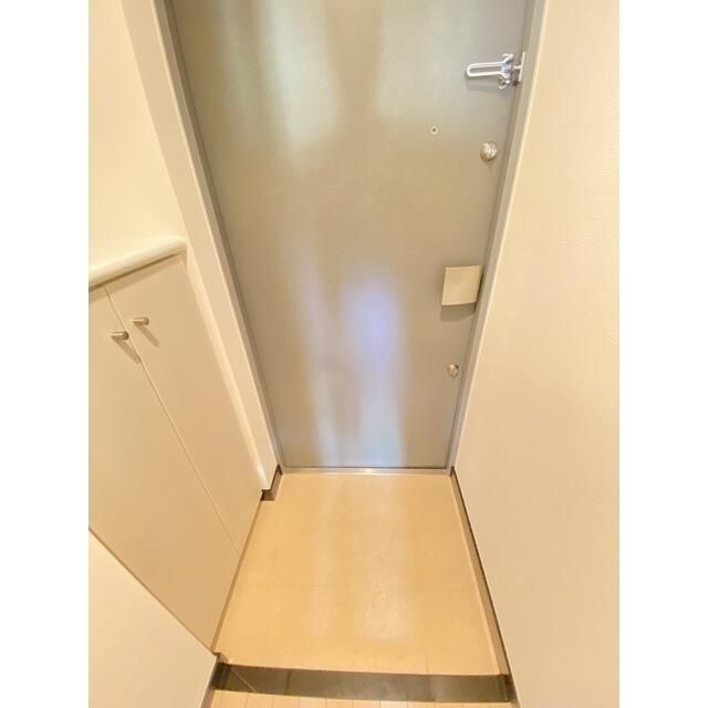 玄関　写真は同タイプ住居です