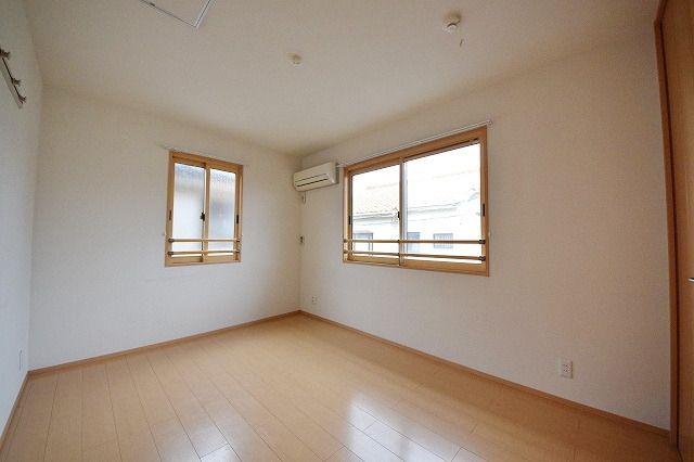 その他部屋・スペース　★6帖の洋室・角部屋二面採光の明るいお部屋です★
