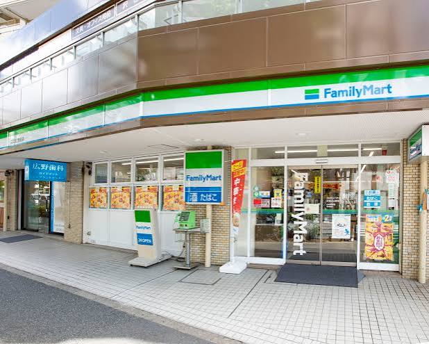 コンビニ　ファミリーマート文京白山駅前店（コンビニ）まで76m