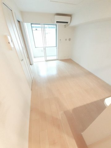 居室・リビング　こちらの居間で趣味の時間をお楽しみください
