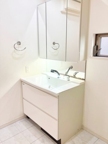 東急大井町線 二子玉川駅 バス乗車時間：14分 最寄りバス停で下車 徒歩4分 2階建 築14年の内装写真