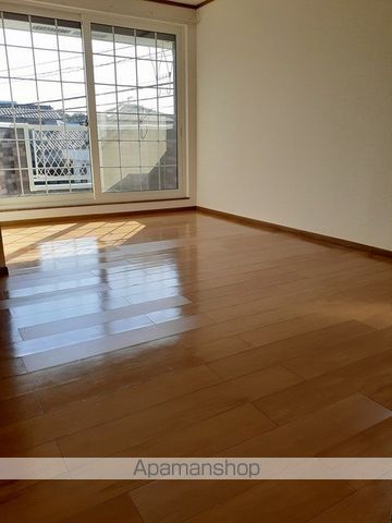 ラシーヌ壱番館の居間写真