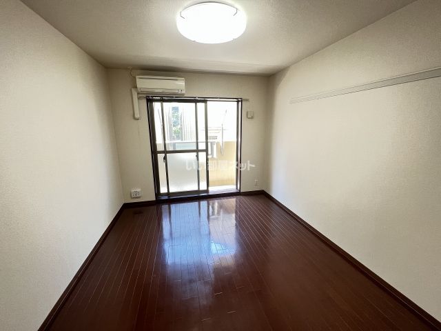シティライフ藤ヶ丘西の居間写真