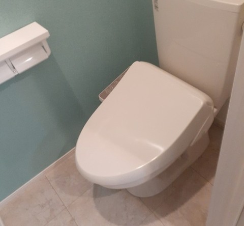トイレ　温水シャワー付きトイレです