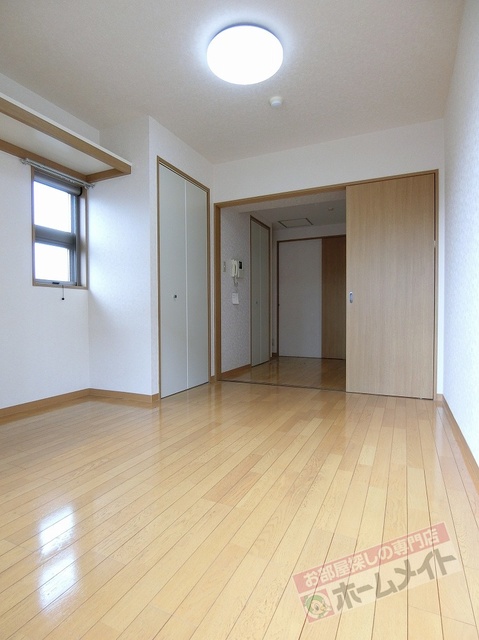 オルフェア我孫子III番館の居間写真