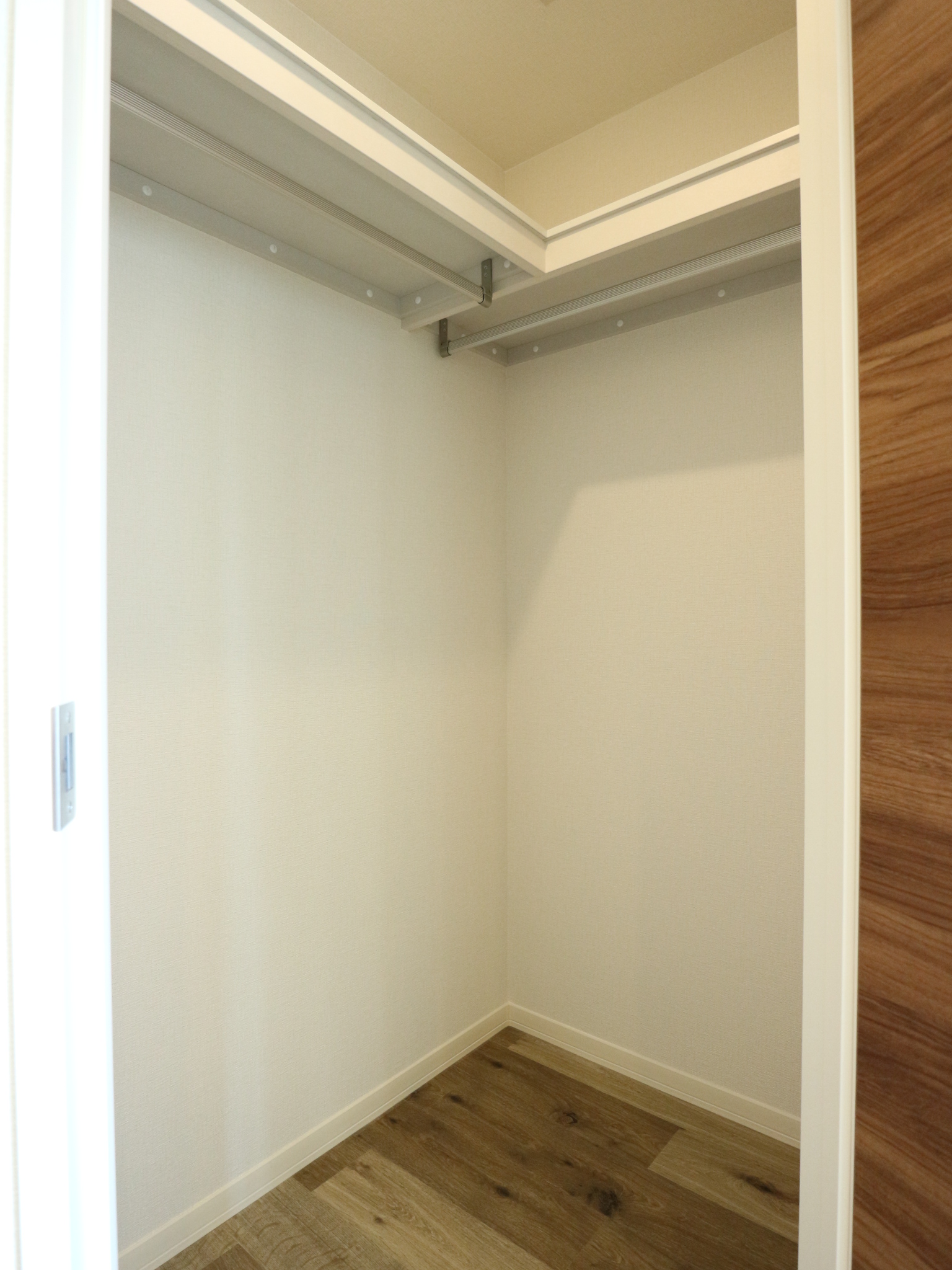 収納　収納は天井まで高さのある大型収納！！