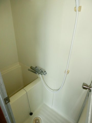 バス・シャワールーム　清潔感のあるバスルーム。 （※参考写真）