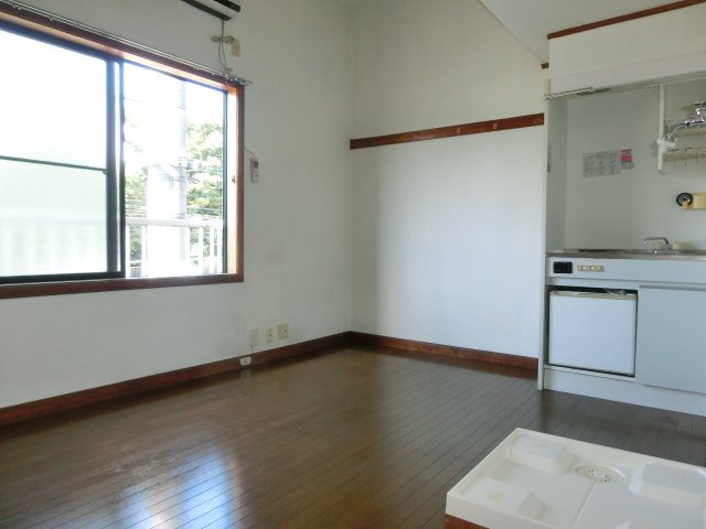 居室・リビング　日当りのよい明るい室内。 （※参考写真）