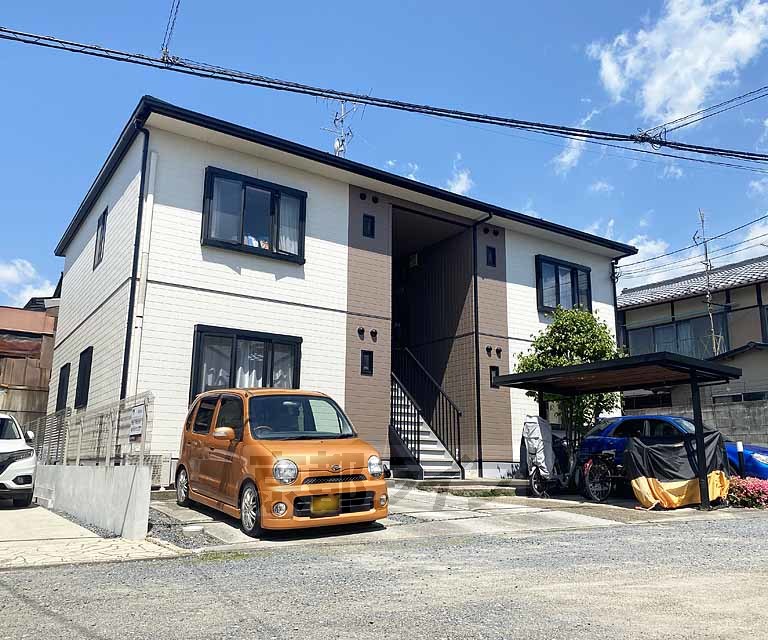 京都市北区等持院西町のアパートの建物外観