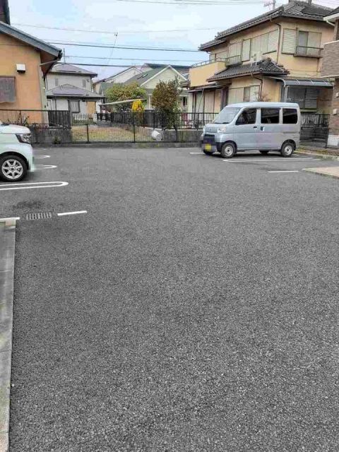 【四日市市日永西のアパートの駐車場】