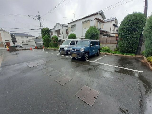 【藤井寺市津堂のマンションの駐車場】