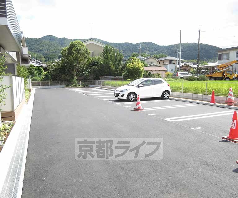 【シャーメゾン日野の駐車場】