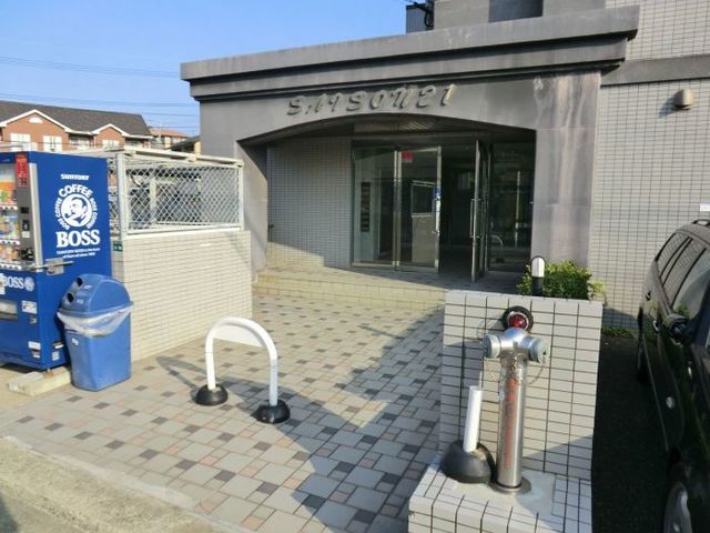 【プライマリー三苫駅前のエントランス】