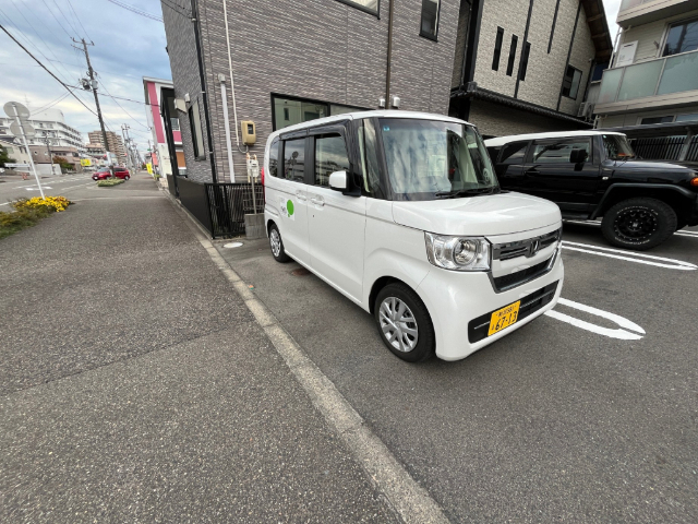 【シャーメゾン鐙の駐車場】