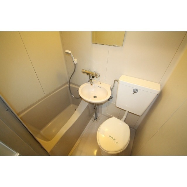 バス・シャワールーム　鏡・洗面・トイレ