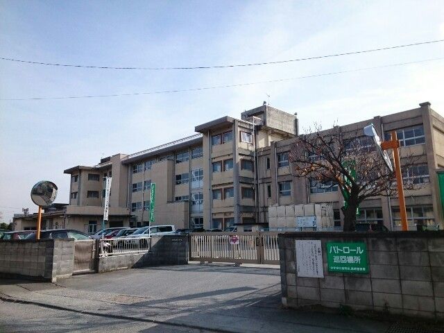 【高崎市片岡町のアパートの小学校】