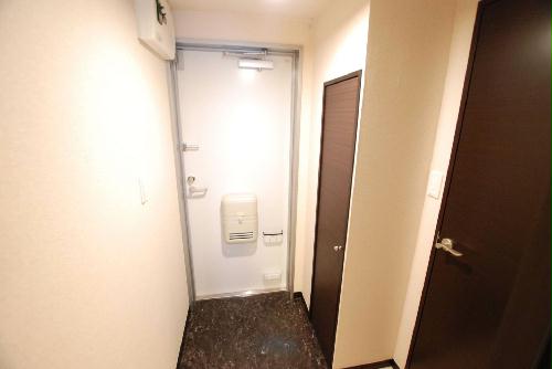 玄関　同タイプ写真の為、現況優先。