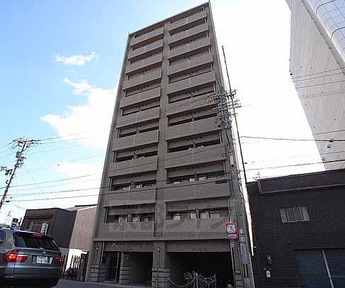 【京都市下京区東塩小路町のマンションの建物外観】