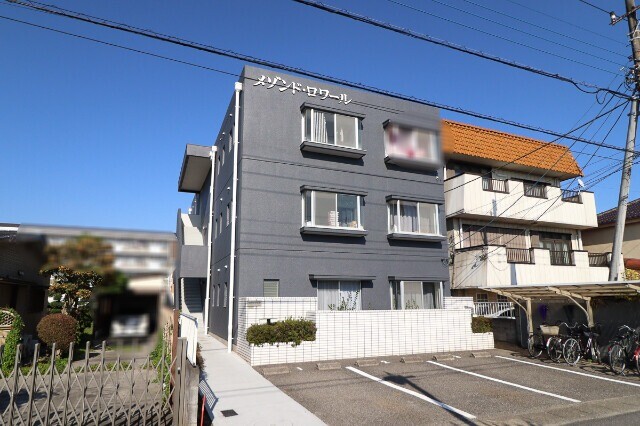 【小山市花垣町のマンションの建物外観】