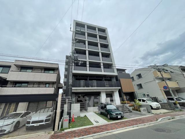 【京都市南区東九条西札辻町のマンションの建物外観】