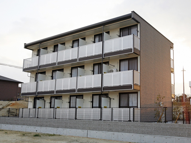 箕面市小野原西のマンションの建物外観