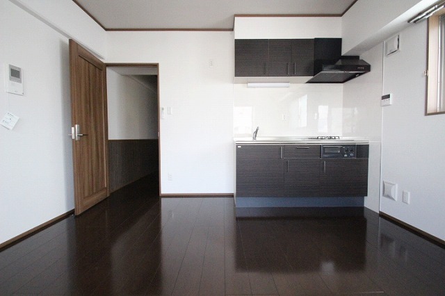 居室・リビング　同物件別号室