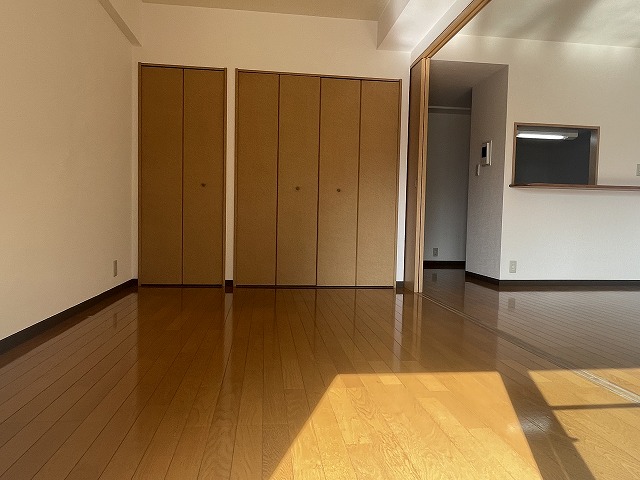 その他部屋・スペース　6.0帖の明るく開放的な洋室になります。