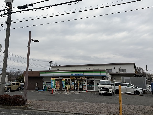 コンビニ　ファミリーマート調布佐須町五丁目店（コンビニ）まで320m