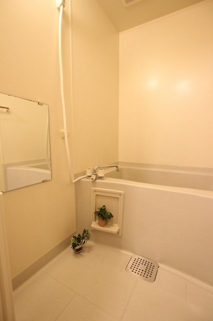 バス・シャワールーム　同物件別号室の写真です。