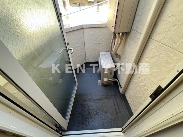 バルコニー　暖かな日差しのふりそそぐバルコニー