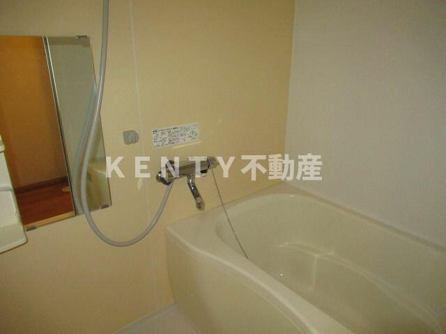 バス・シャワールーム　コンパクトで使いやすいお風呂です