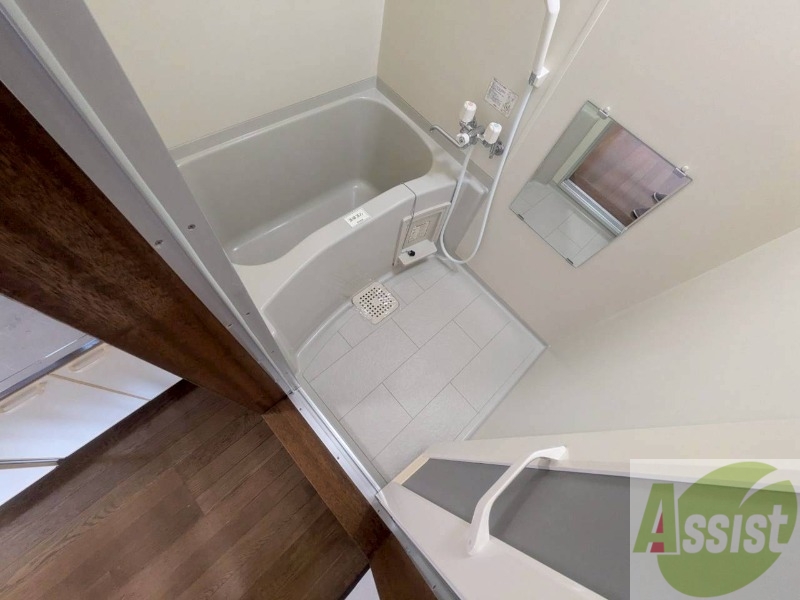 バス・シャワールーム　お風呂になります。一日の疲れを癒してくださいね。