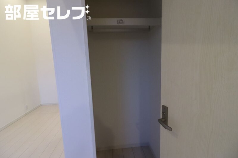 収納　モデルルーム写真参照