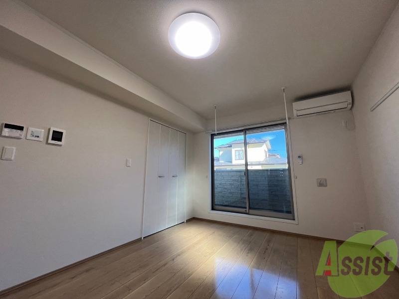 その他部屋・スペース　シンプルな洋室は使い勝手が良さそうですね。