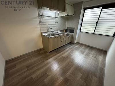 居室・リビング　リビングに窓があり採光・風通し良好です