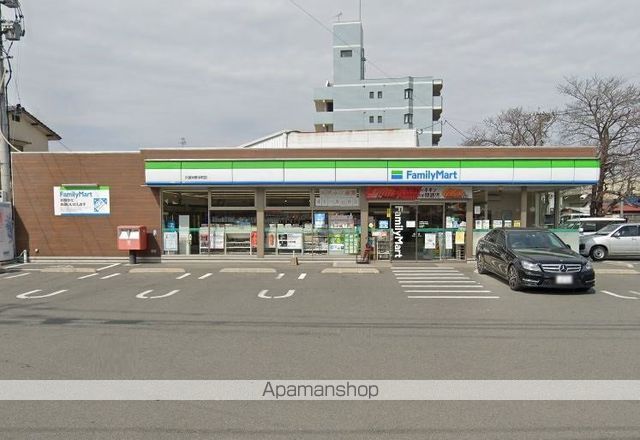 コンビニ　ファミリーマート（コンビニ）まで574m