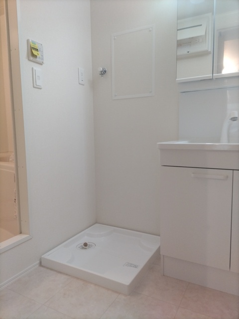 洗面設備　洗濯機置き場広め