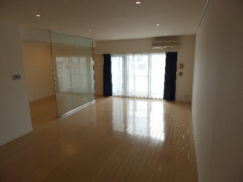 居室・リビング　室内