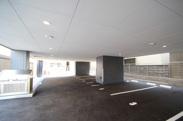 駐車場　駐車場