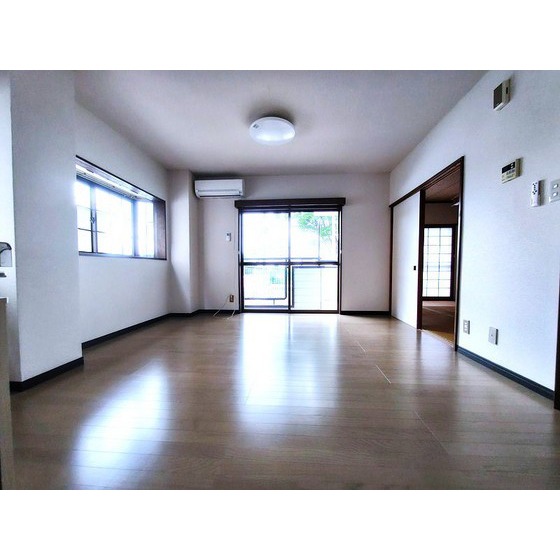 居室・リビング　※画像は同型５号室のものです。現況優先となります。