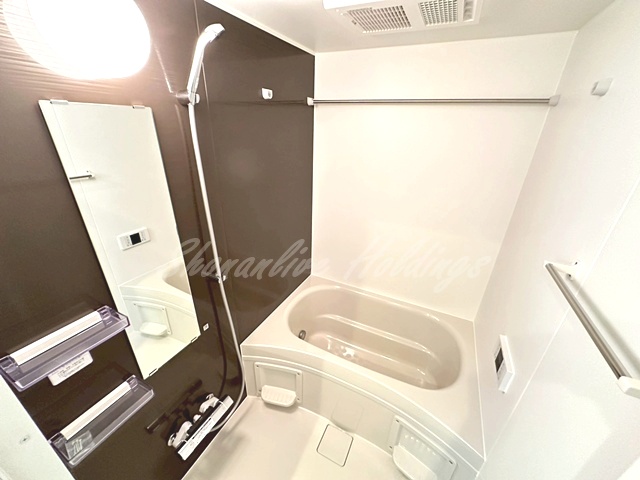 バス・シャワールーム　追い焚き機能・浴室乾燥機付き♪