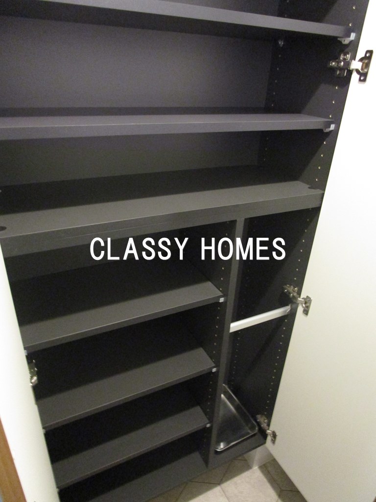 玄関　2022年竣工　アズ大井町レジデンス：玄関収納