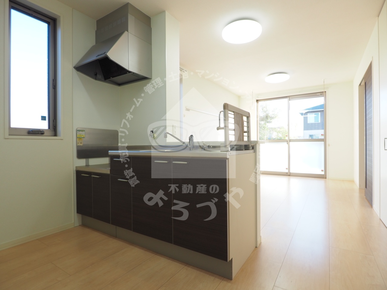 キッチン　お料理中の会話がが楽しくなるカウンターキッチンです