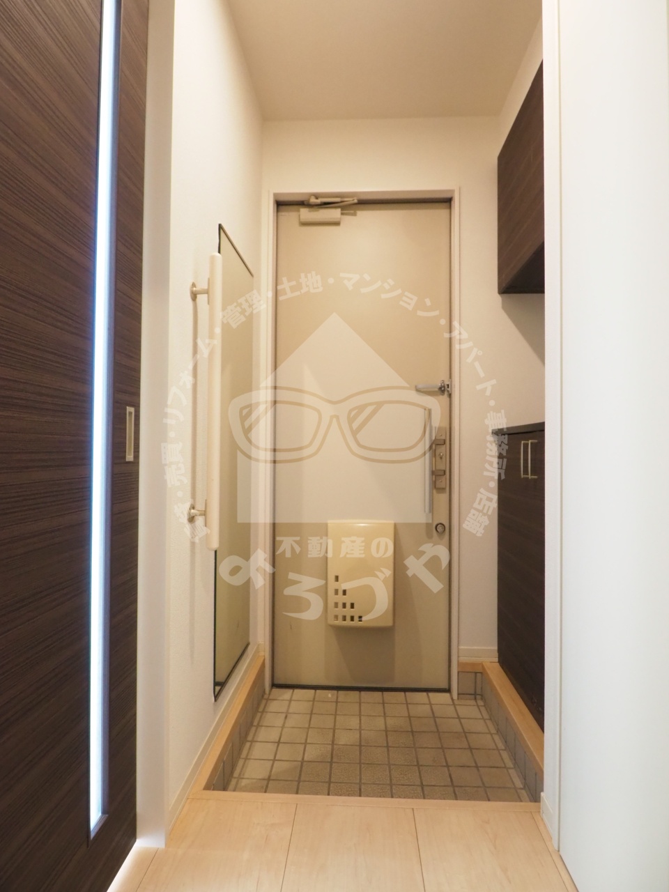 玄関　ゆとりの玄関はシューズボックスも十分な収納力を確保しています