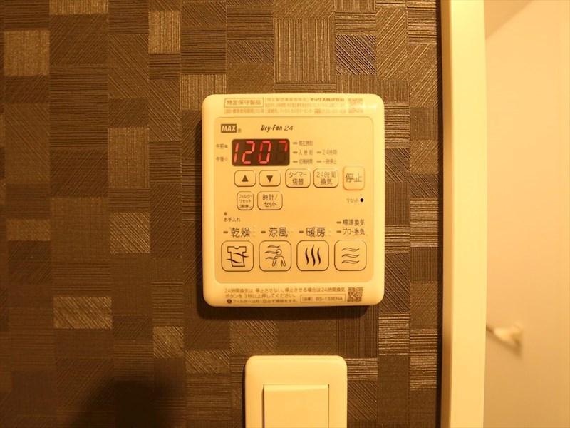 その他設備　浴室暖房乾燥機付き