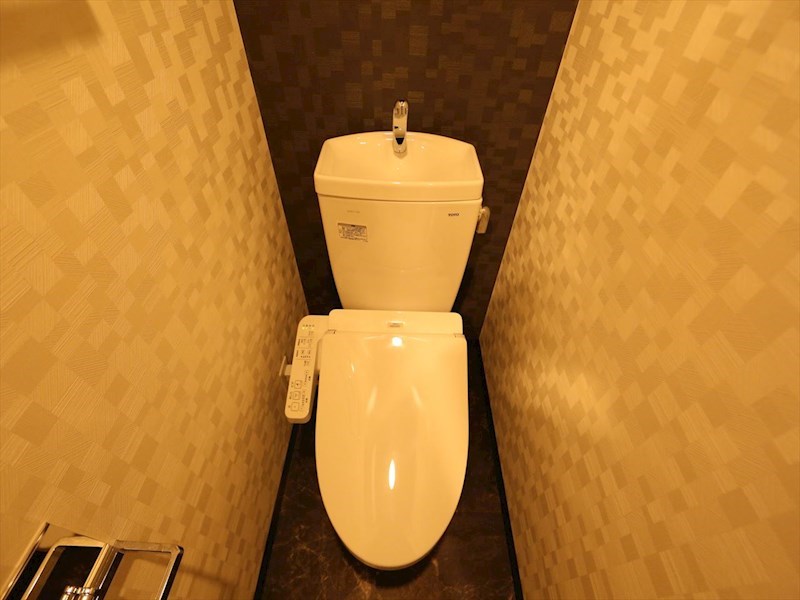 トイレ　温水洗浄暖房便座付トイレ