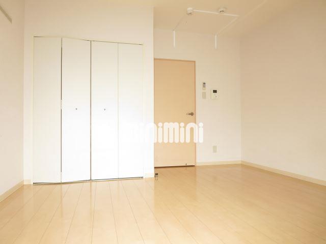 居室・リビング　白を基調としたお部屋ですよ♪