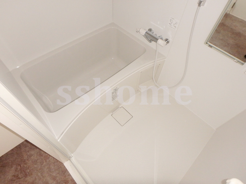 バス・シャワールーム　きれいで広々とした