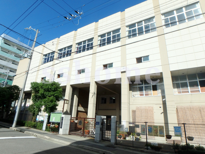 中学校　神戸市立烏帽子中学校（中学校）まで791m